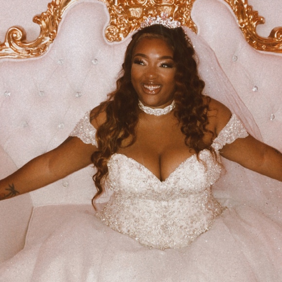 Meet your Posher, Ariel - Picture 1 of 1